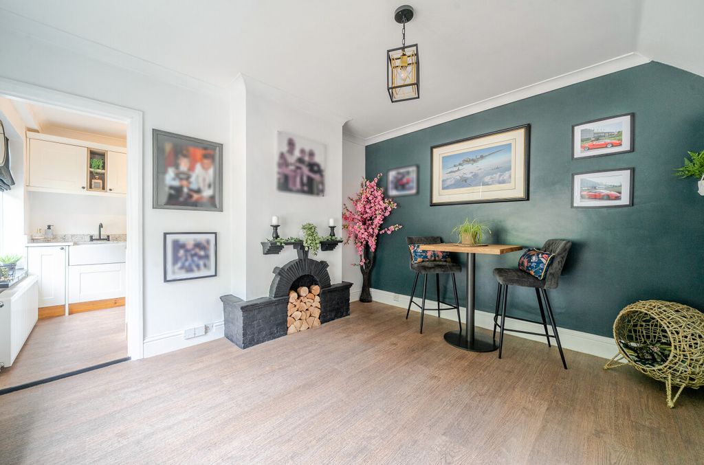 Property photo 2 of 17 1328602-5-687F8E2...