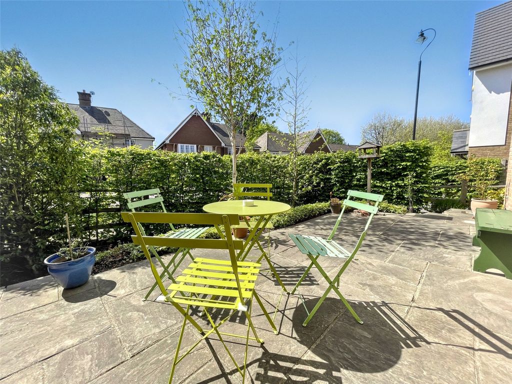 Property photo 2 of 18 Picture No. 27