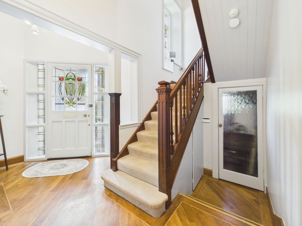 Property photo 2 of 33