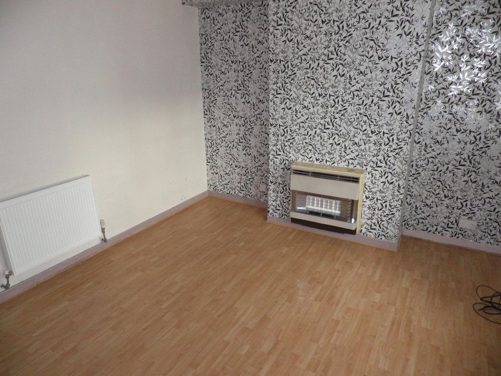 Property photo 3 of 4 Living Room