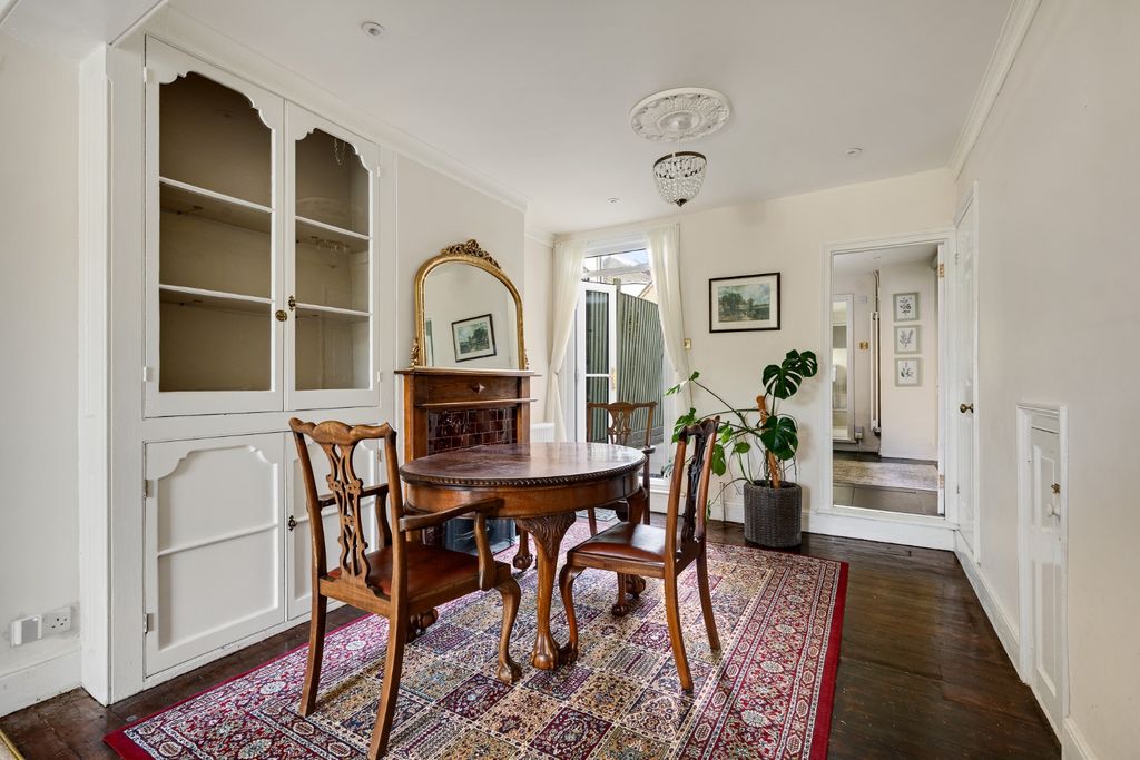 Property photo 2 of 18 3728374