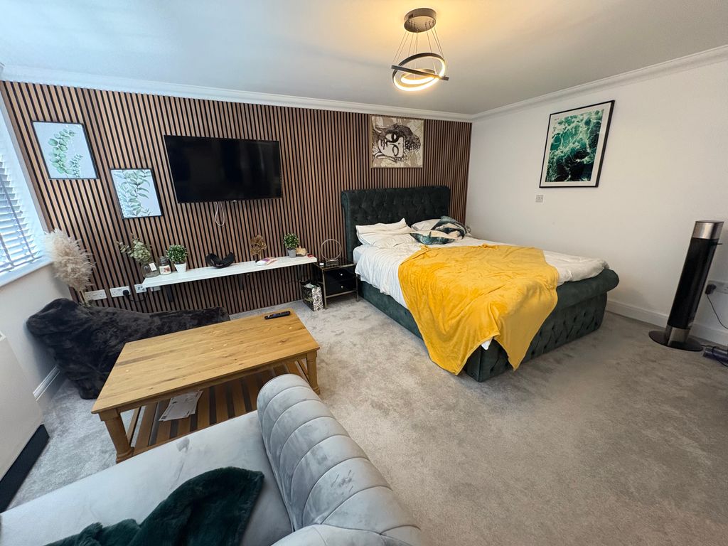Property photo 3 of 5