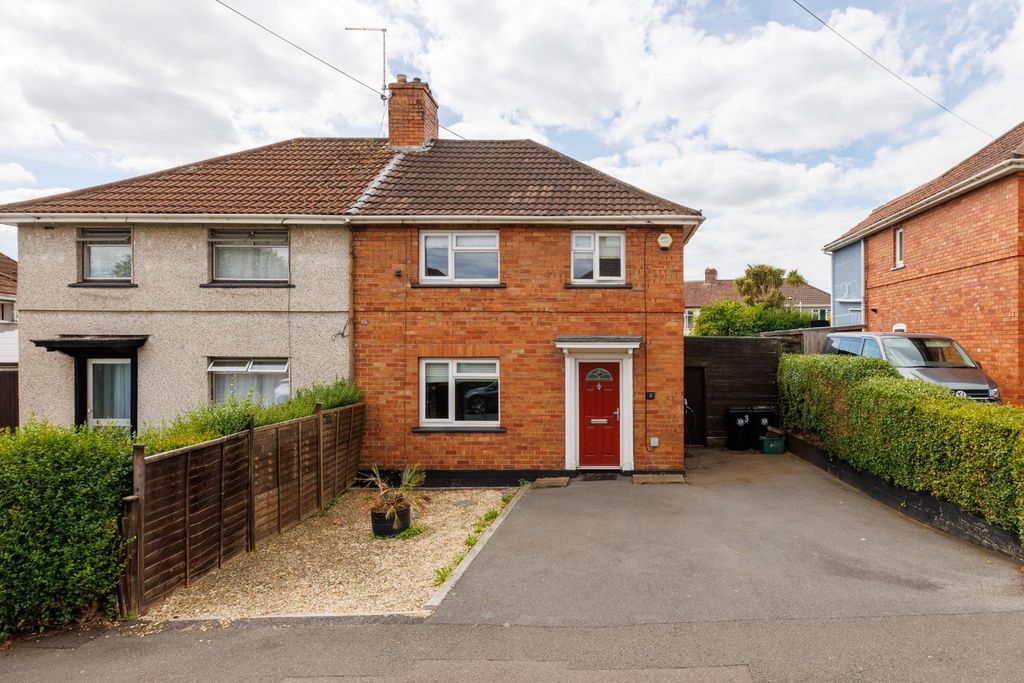 Property photo 2 of 24 3 Shepton Walk-30.Jpg