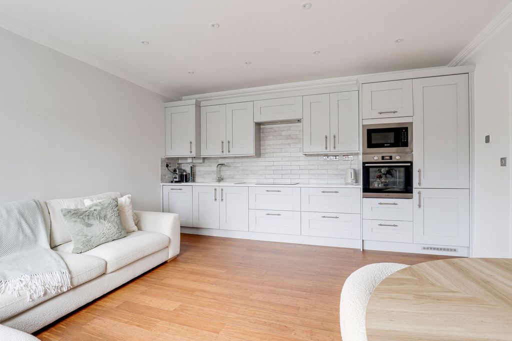 Property photo 2 of 19 Kitchen/Lounge/Diner