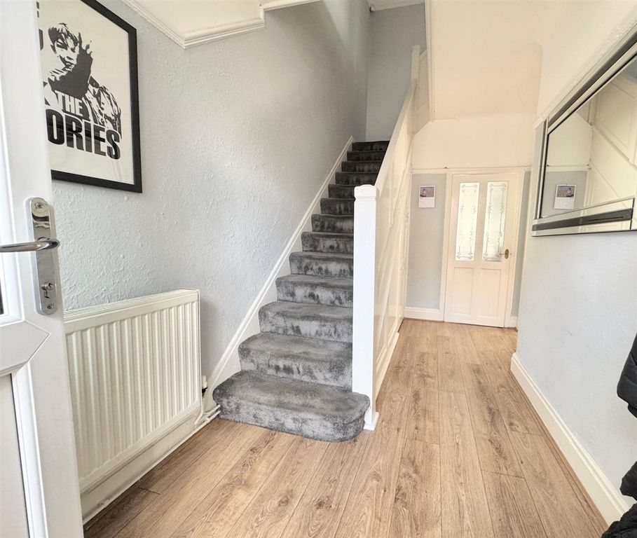 Property photo 2 of 13 Entrance Hall