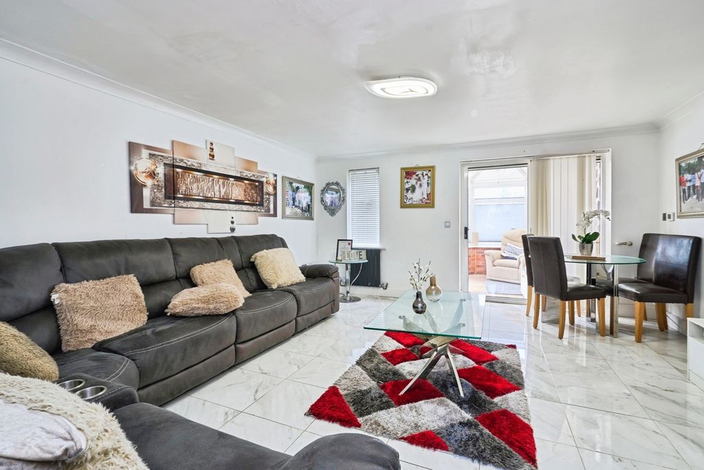 Property photo 3 of 24 Pbox-Img.Jpg