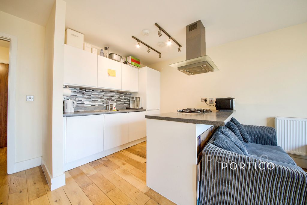 Property photo 3 of 12 Kitchen