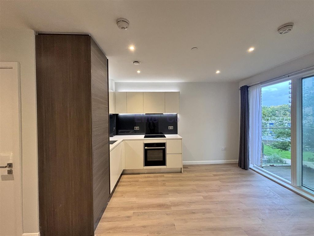 Property photo 3 of 12 Lounge/Kitchen