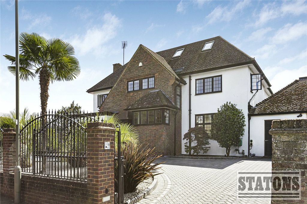 Property photo 1 of 34 Picture No. 13