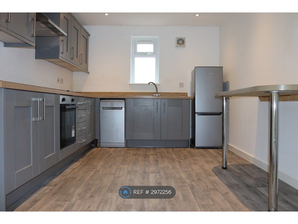 Property photo 3 of 10 Kitchen And Breakfast Bar