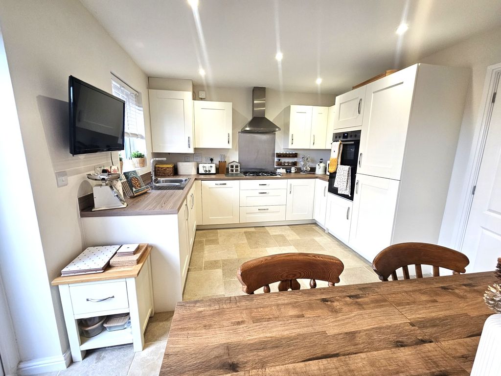 Property photo 2 of 26 Kitchen Diner