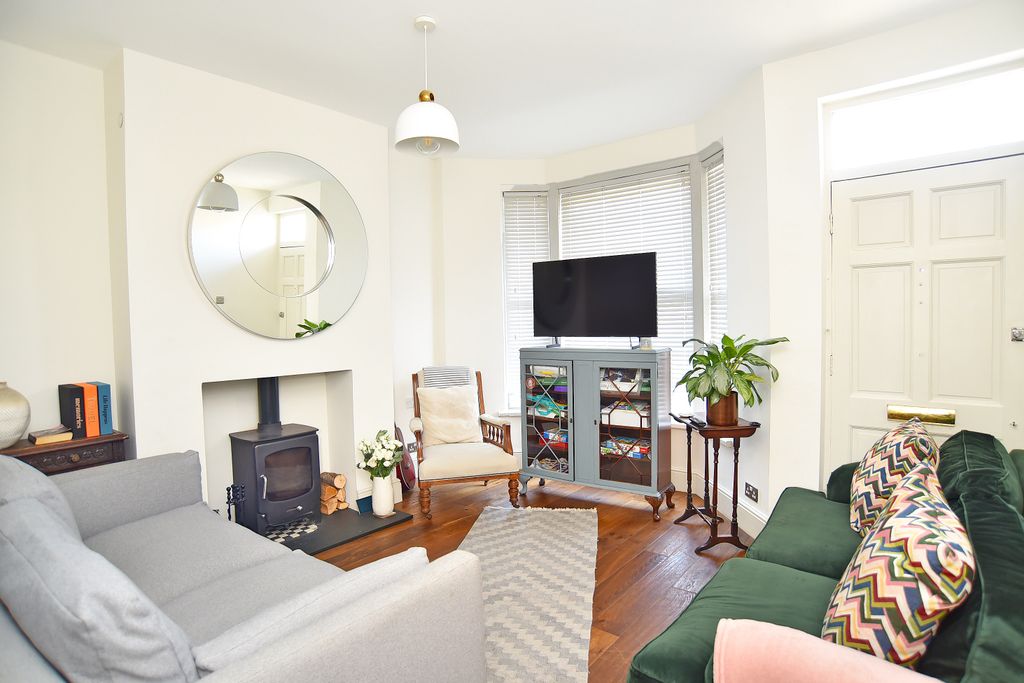 Property photo 3 of 17