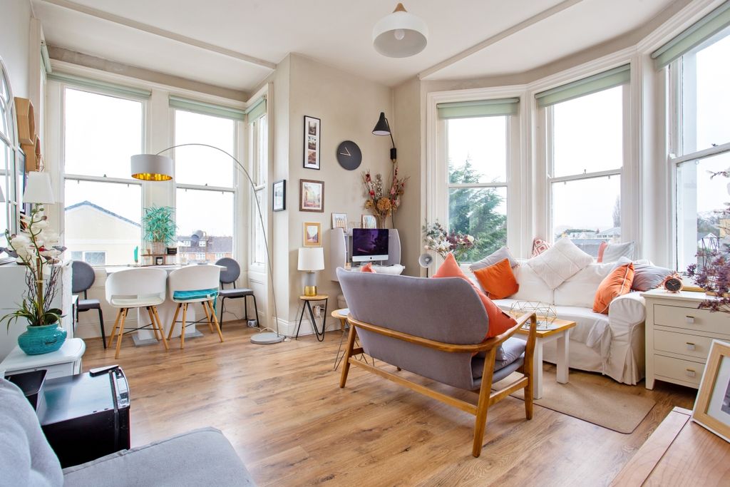 Property photo 3 of 8 Flat 11 293607-  (2)