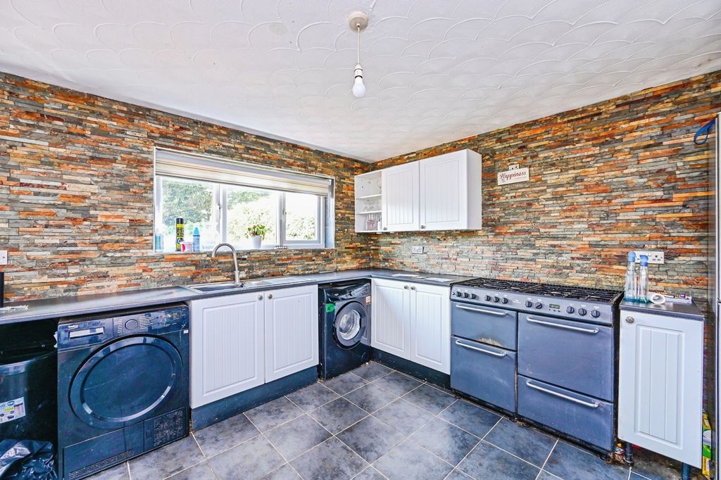 Property photo 2 of 14 Kitchen