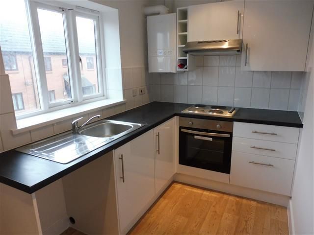 Property photo 3 of 11 Kitchen
