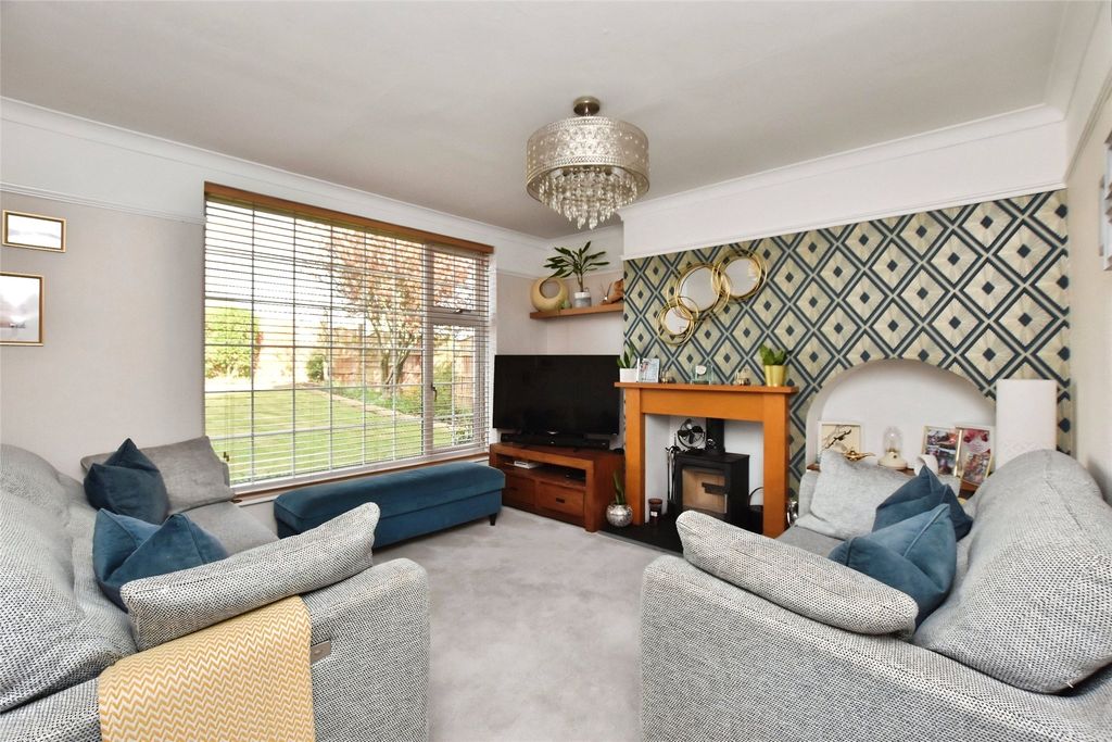 Property photo 3 of 19 Living Room