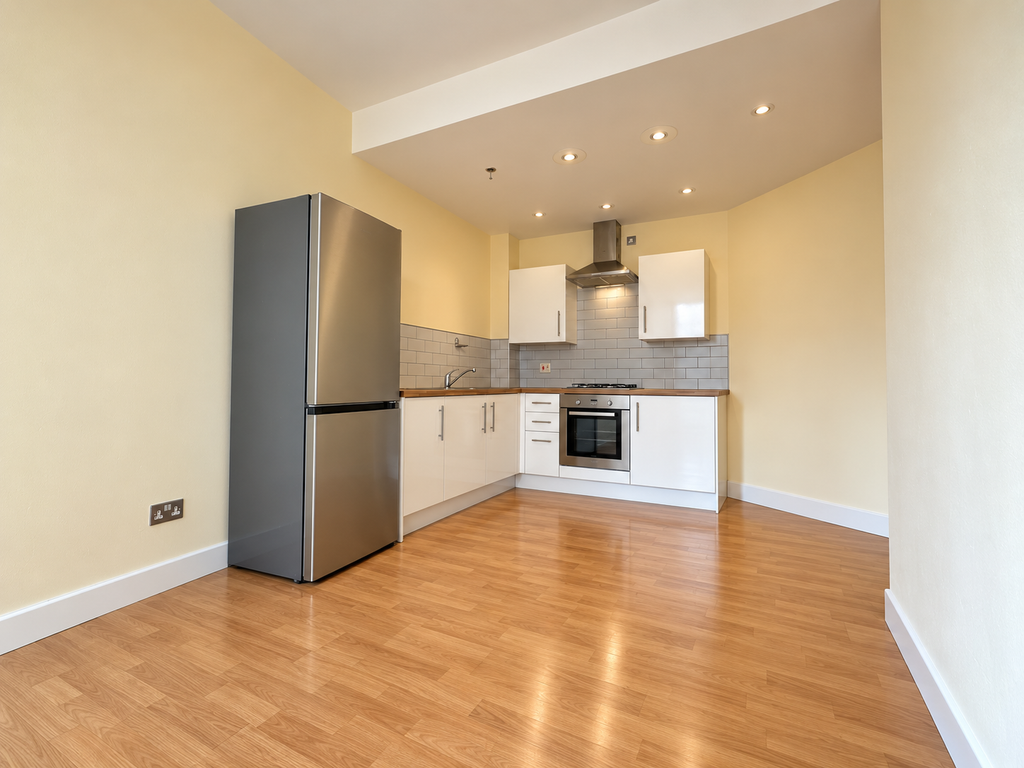 Property photo 3 of 10 Kitchen