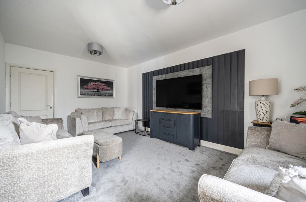 Property photo 3 of 17 1439797-20-69d900...