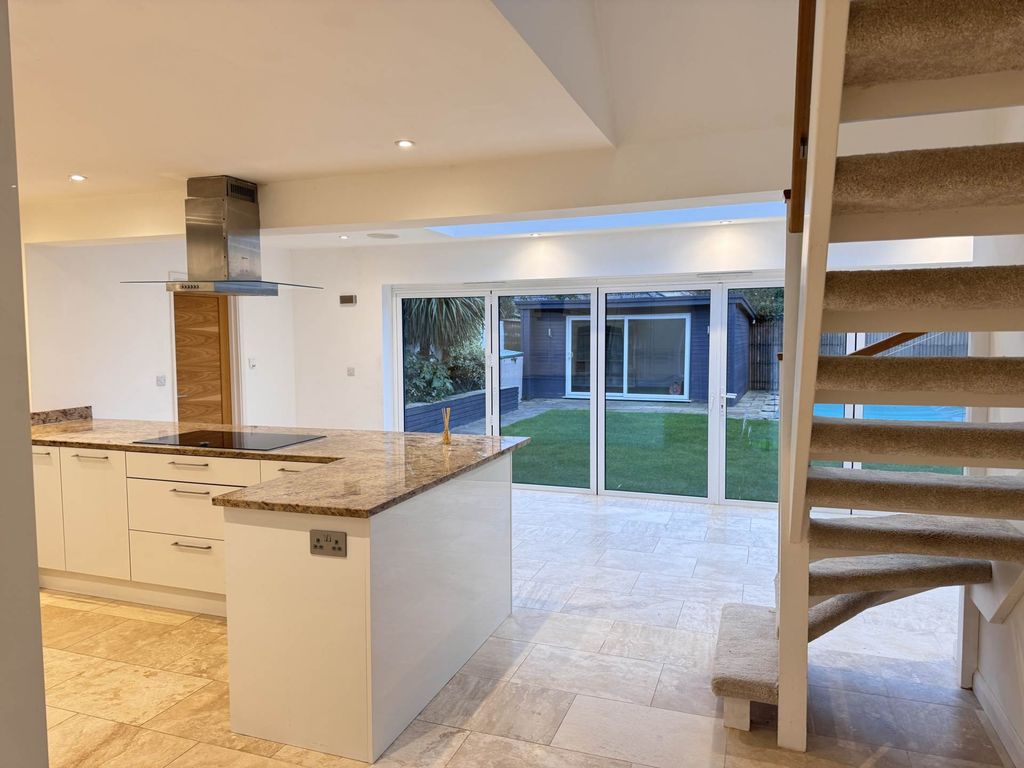 Property photo 3 of 24