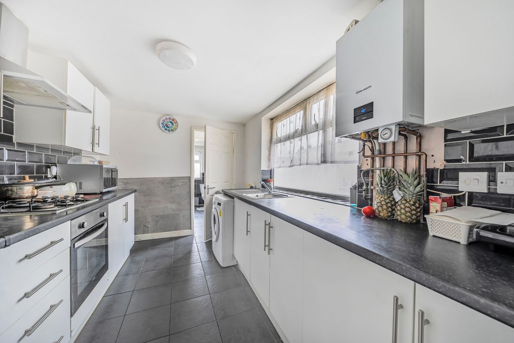 Property photo 1 of 18 Kitchen
