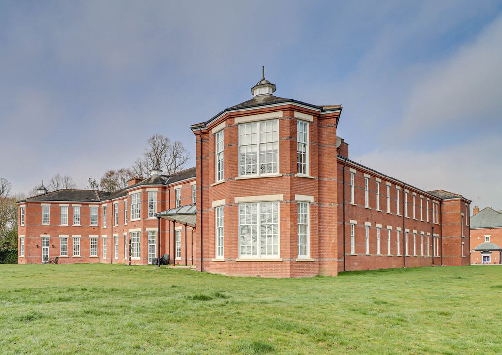 Property photo 1 of 22 External