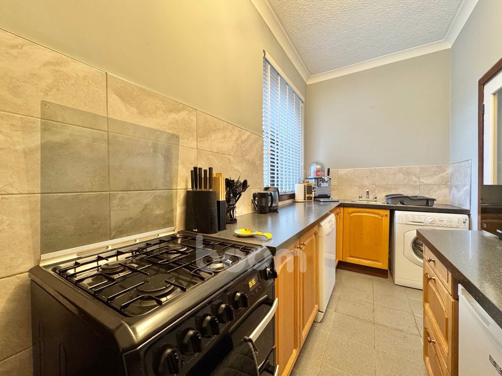 Property photo 3 of 21 Stoneyholm Road, Kilbirnie Kitchen Picture
