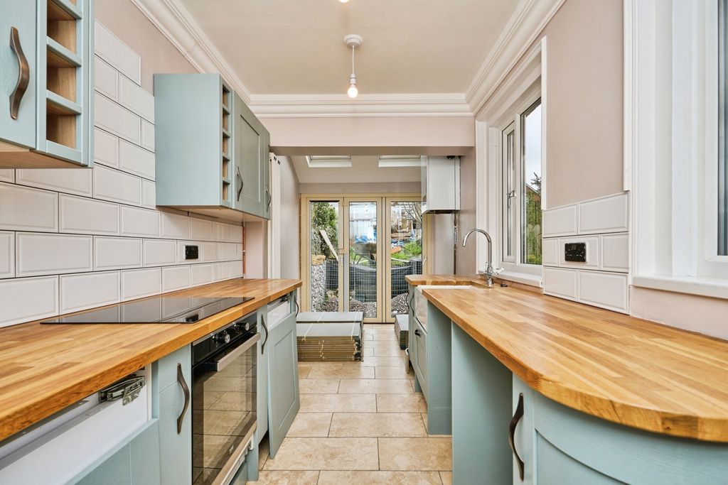 Property photo 3 of 13 Kitchen