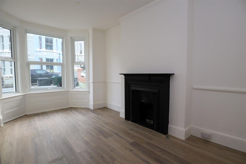 Property photo 3 of 14 Living Room