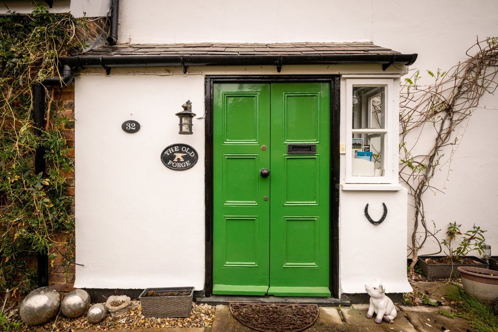 Property photo 2 of 25