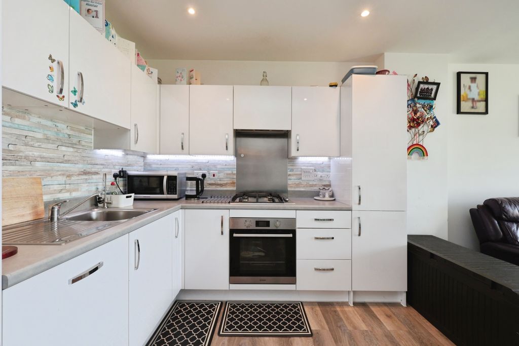 Additional image 9 of 2 bed flat for saleRidding Lane, Greenford UB6