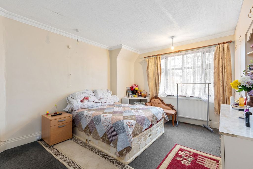 Property photo 3 of 18