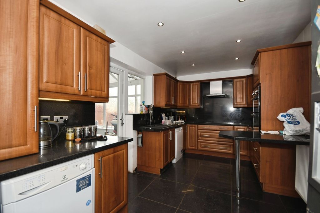 Property photo 3 of 16 Photo