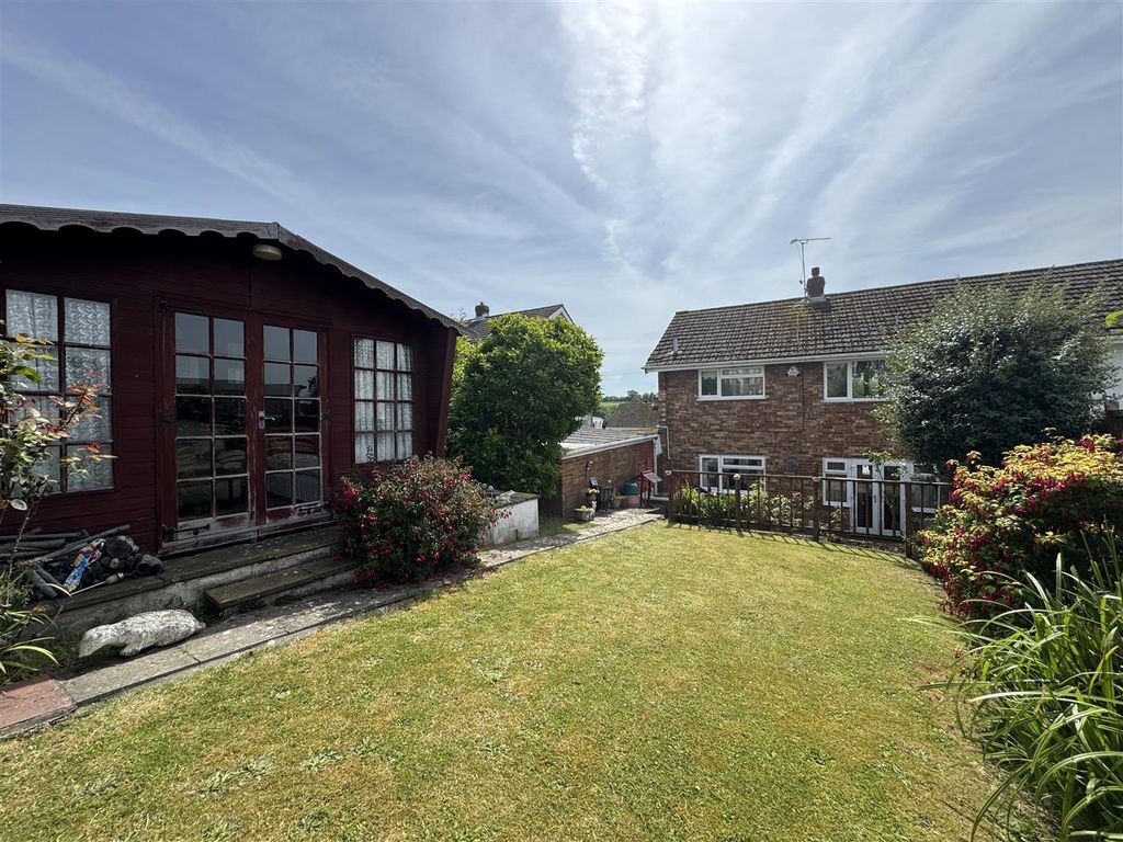 Property photo 2 of 19 Gardens