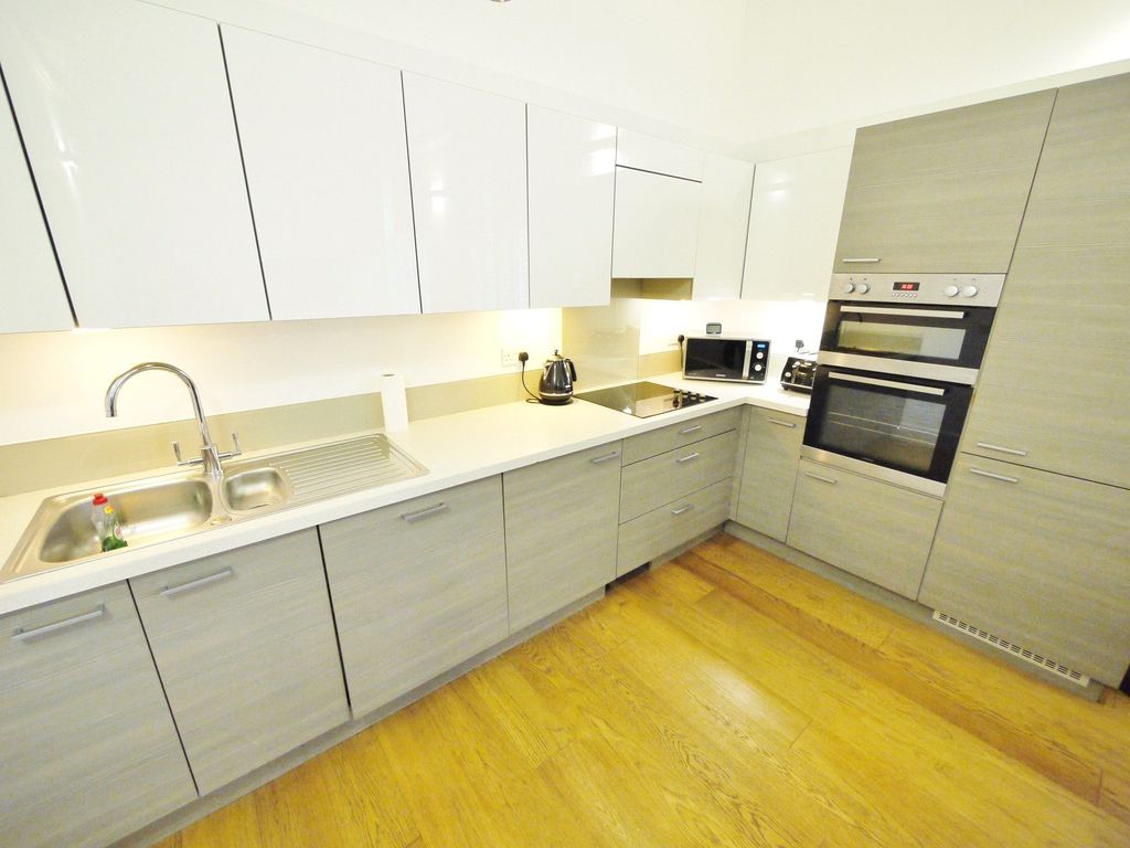 Property photo 2 of 11 Kitchen