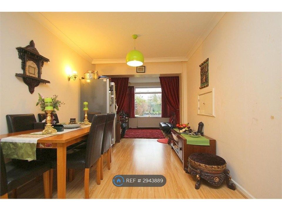 Property photo 3 of 10 Dining Room