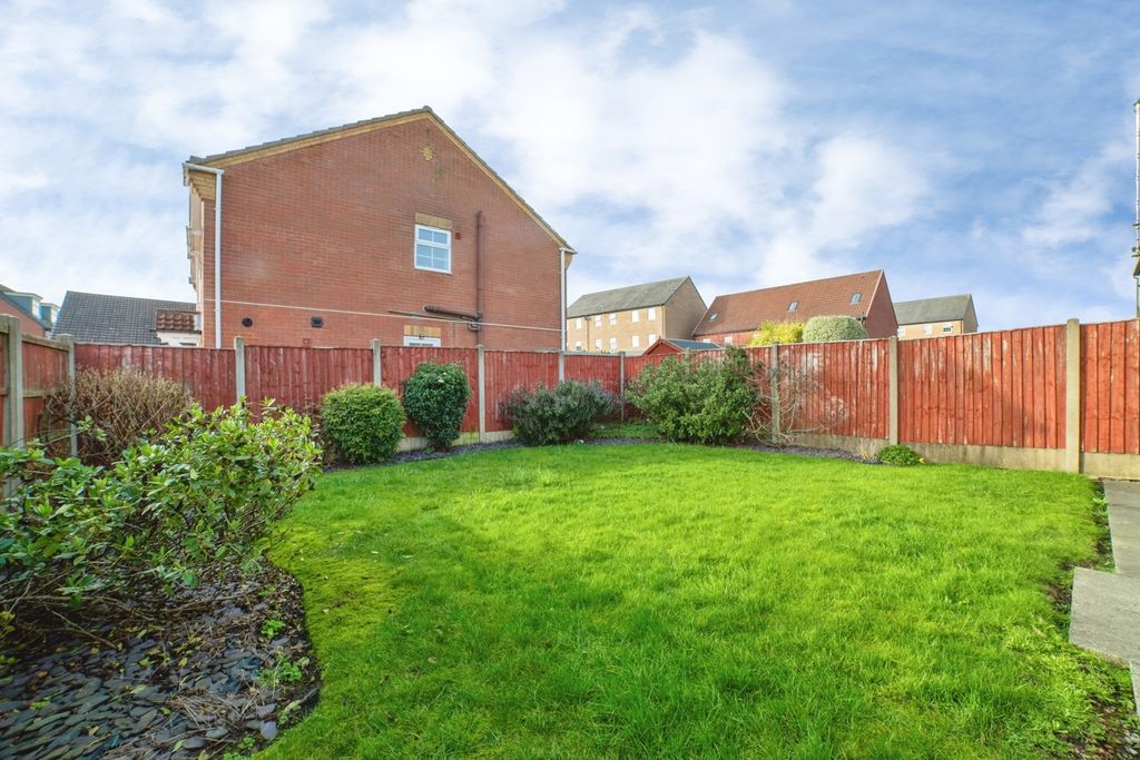 Property photo 3 of 15 Garden