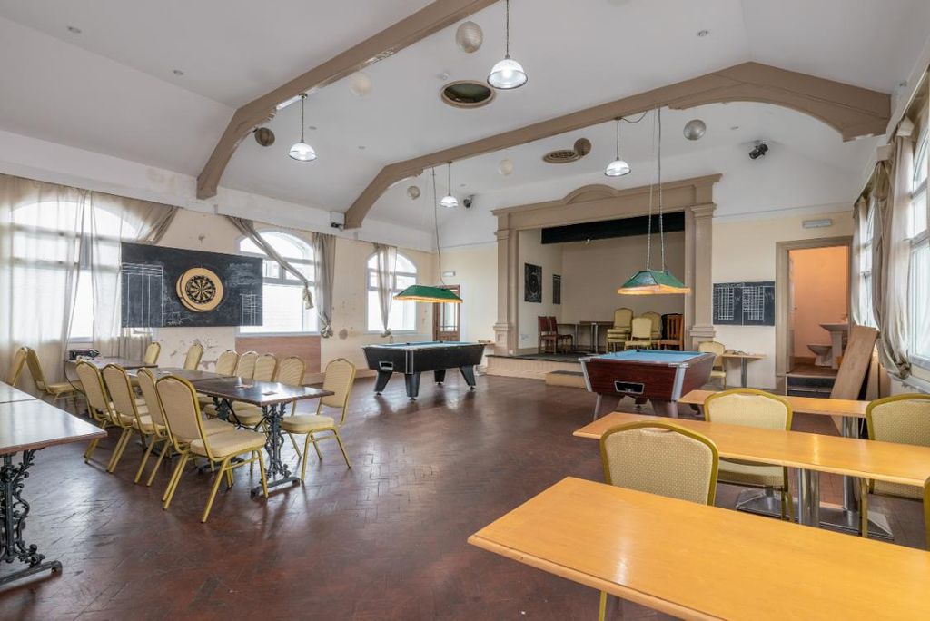 Property photo 2 of 20