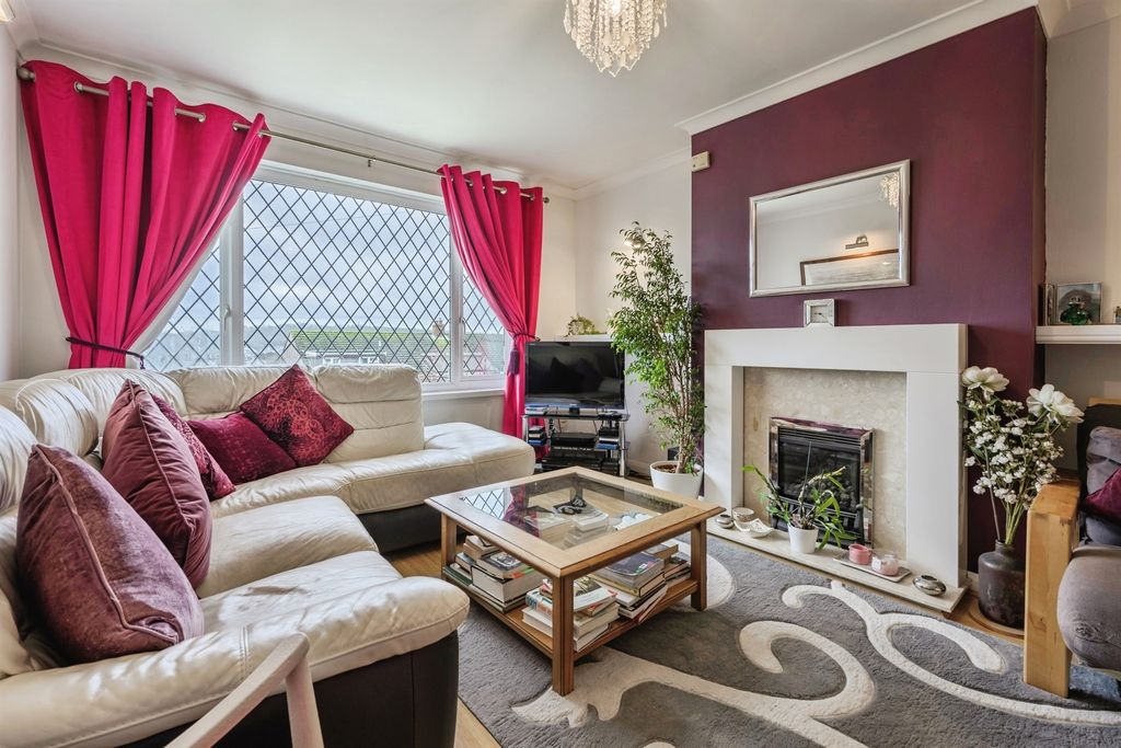 Property photo 2 of 20