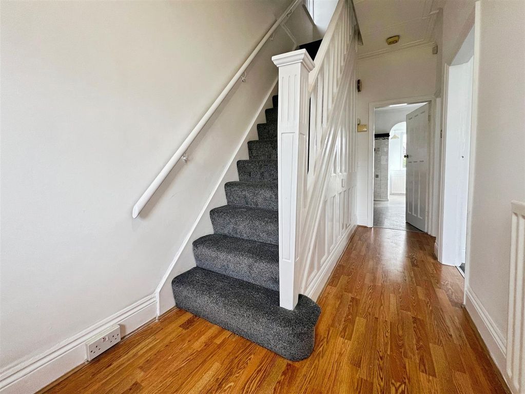 Property photo 2 of 30 Entrance Hall