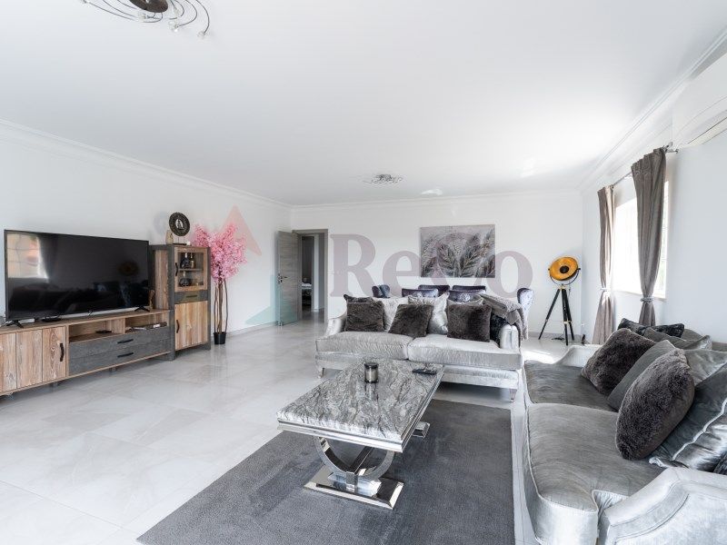 Property photo 3 of 37