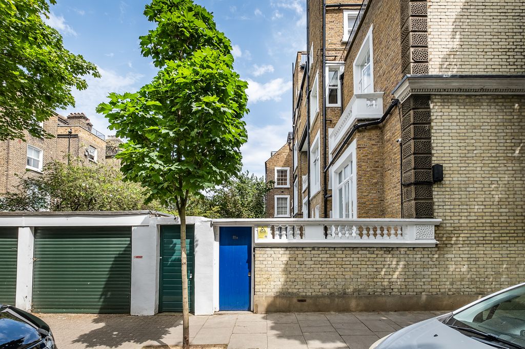 Property photo 2 of 17 Private Entrance