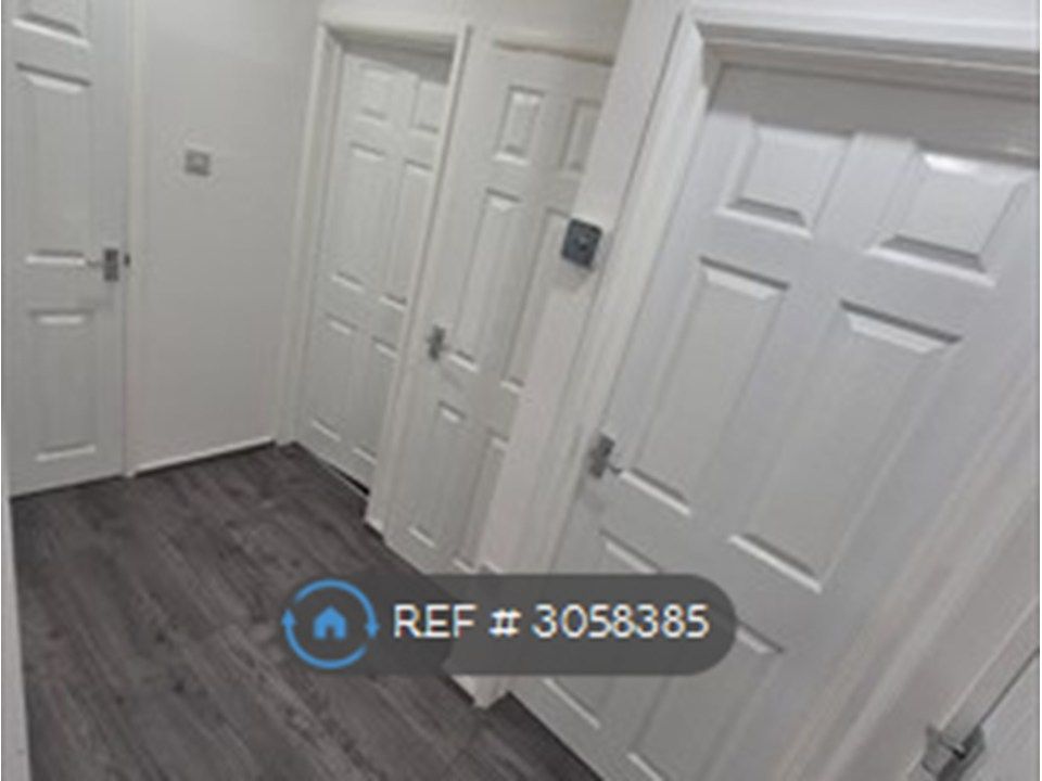 Property photo 2 of 9 Hallway