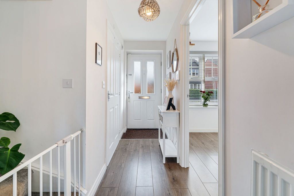 Property photo 3 of 20 Photograph 5