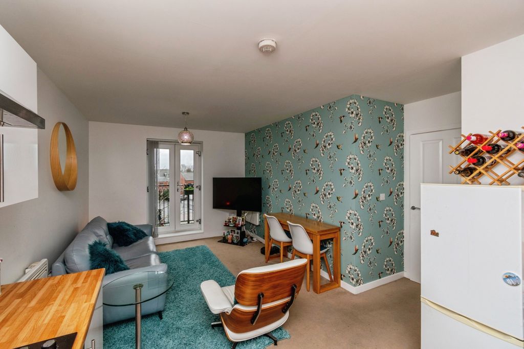 Property photo 1 of 15 Living Kitchen