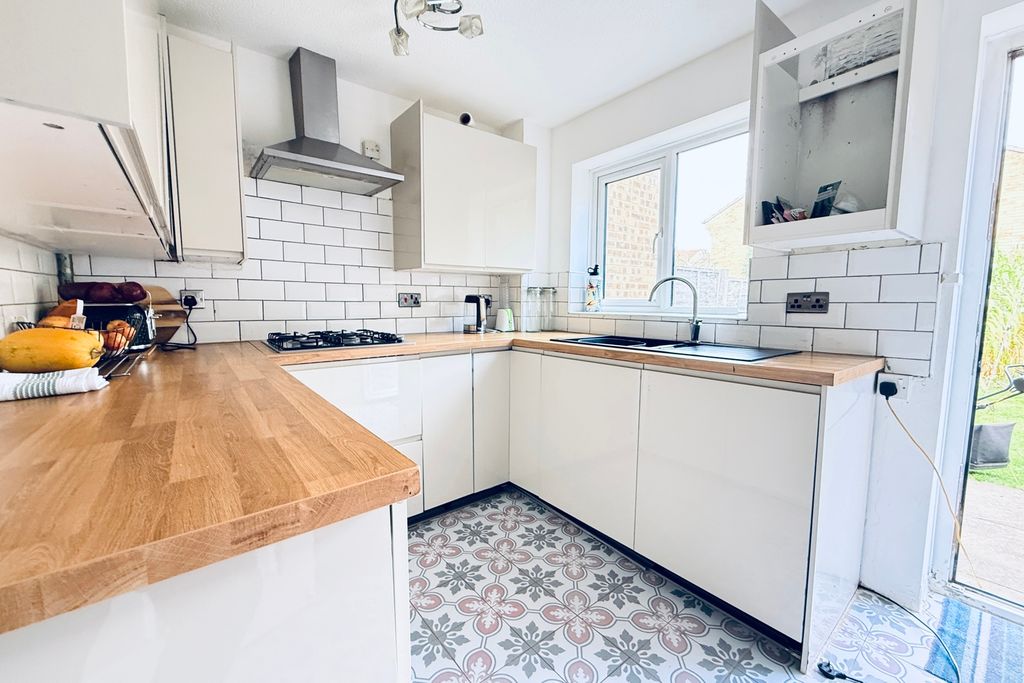 Property photo 2 of 9 Kitchen Photo 2