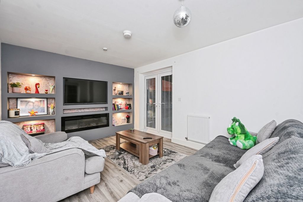 Property photo 3 of 18 Pbox-Img.Jpg