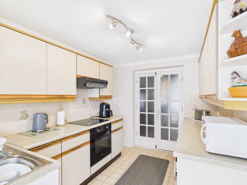 Property photo 2 of 12 Kitchen