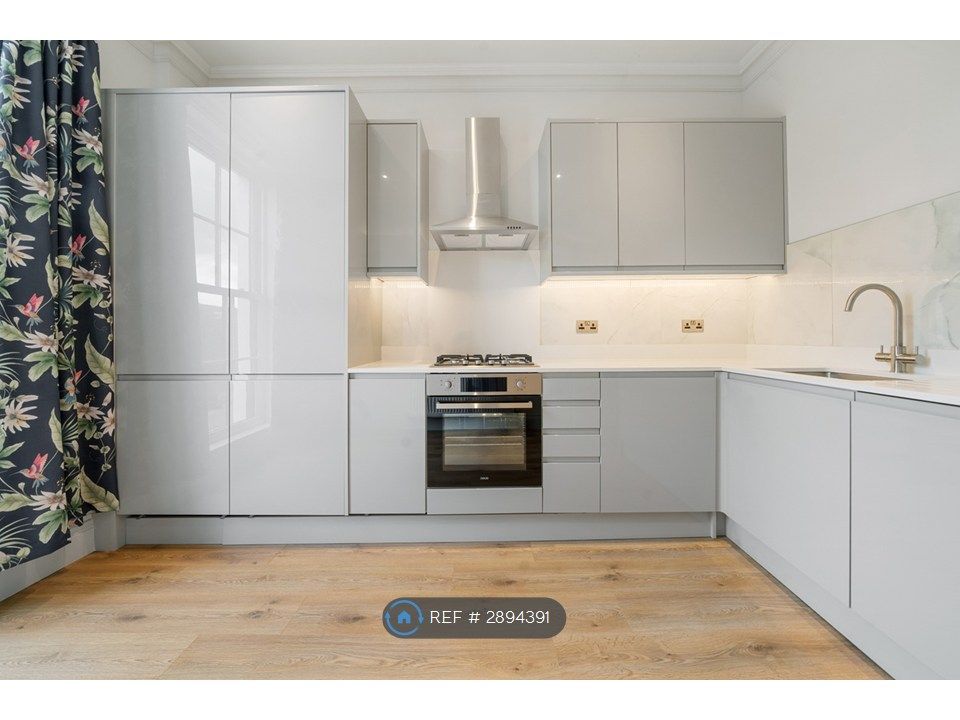Property photo 2 of 6 Kitchen