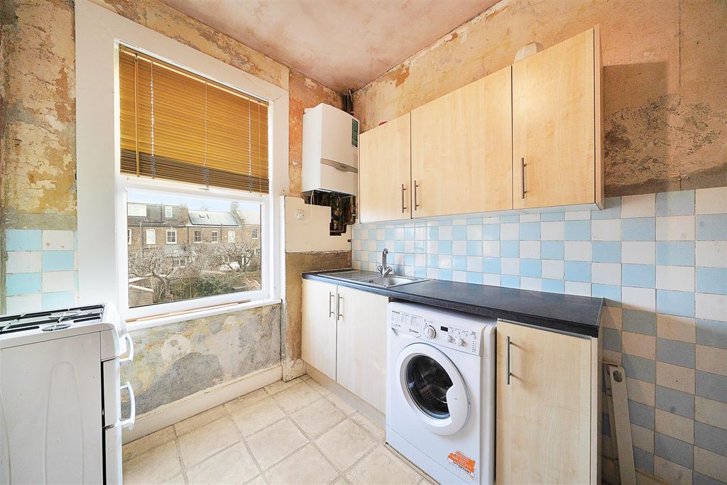 Property photo 3 of 15 191A Wellmeadow Road - 0Ykejy1V8Sni5Wkxe50P.Jpg
