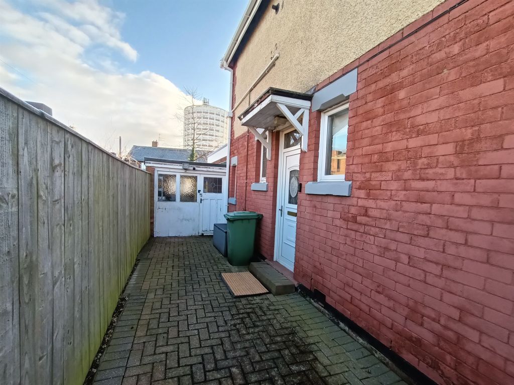 Property photo 2 of 20
